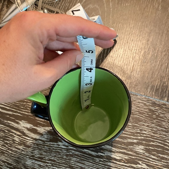 Niagara Falls-Black and Green Coffee Mug, with a convent spoon in the handle. - Picture 6 of 7
